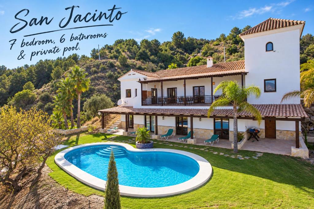 Mansion 7 bedrooms 6 bathrooms private pool heated in cold months and privacy of 5 ha pure nature 'San Jacinto'