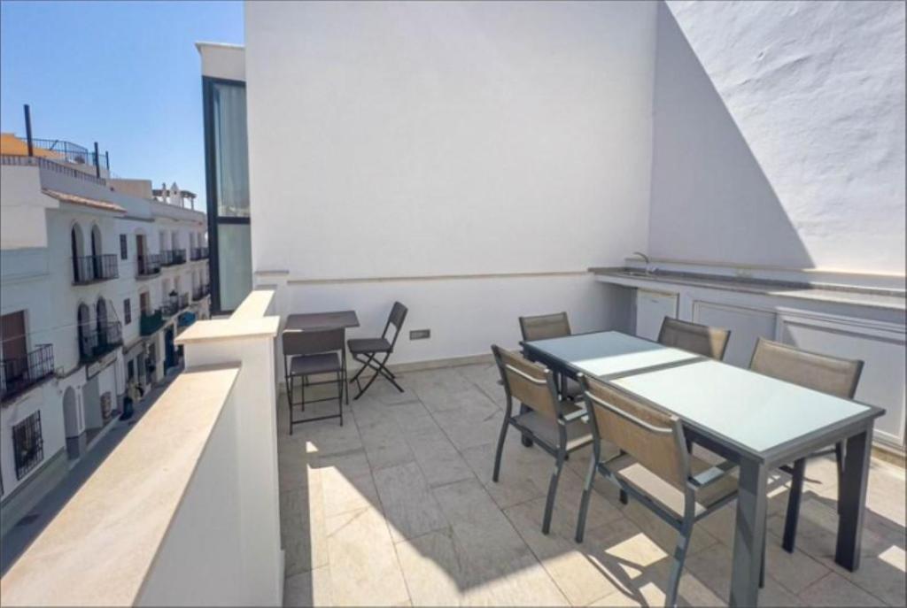 Modern townhouse & jacuzzi SilHouse Nerja