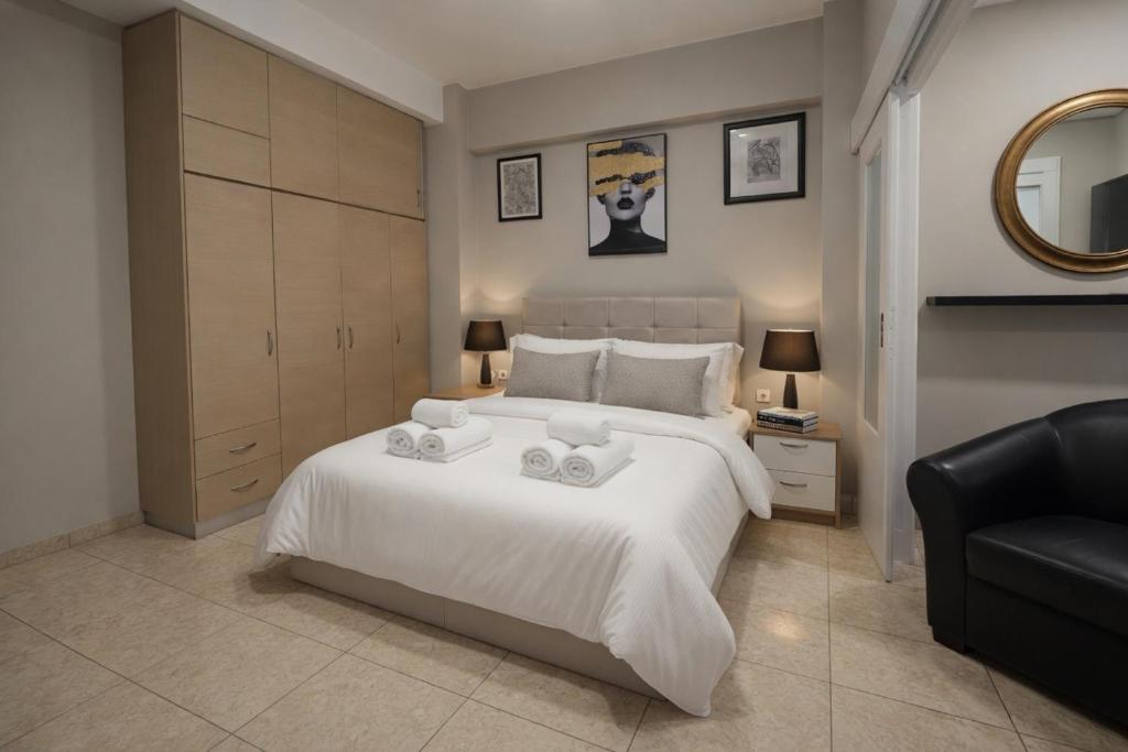 Piraeus Studio Royal No 1