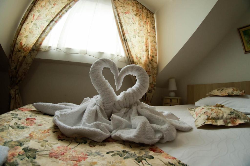 Postel nebo postele na pokoji v ubytování Garni Hotel Andric