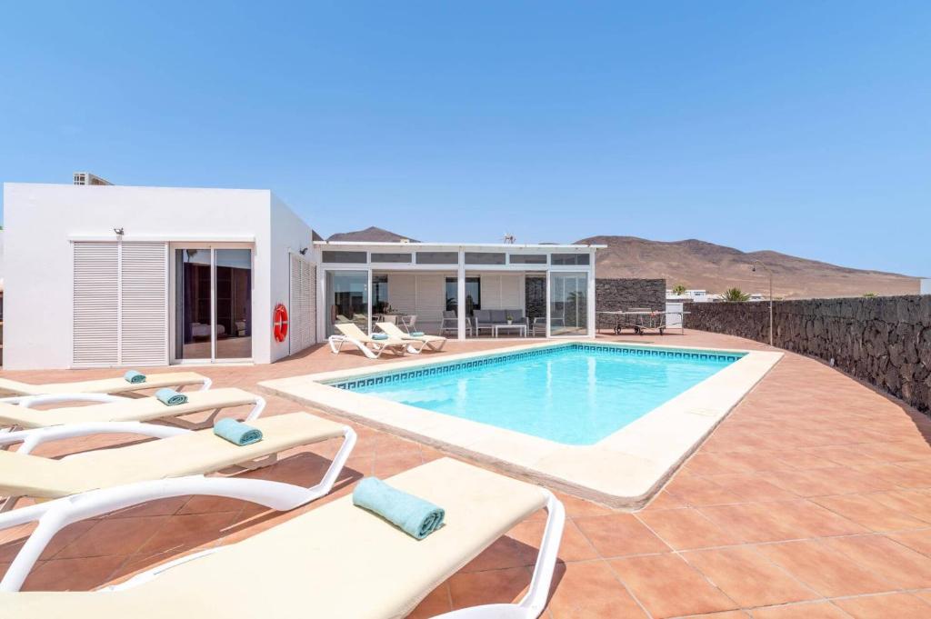 Villa Papagayo Faro by Villa Plus