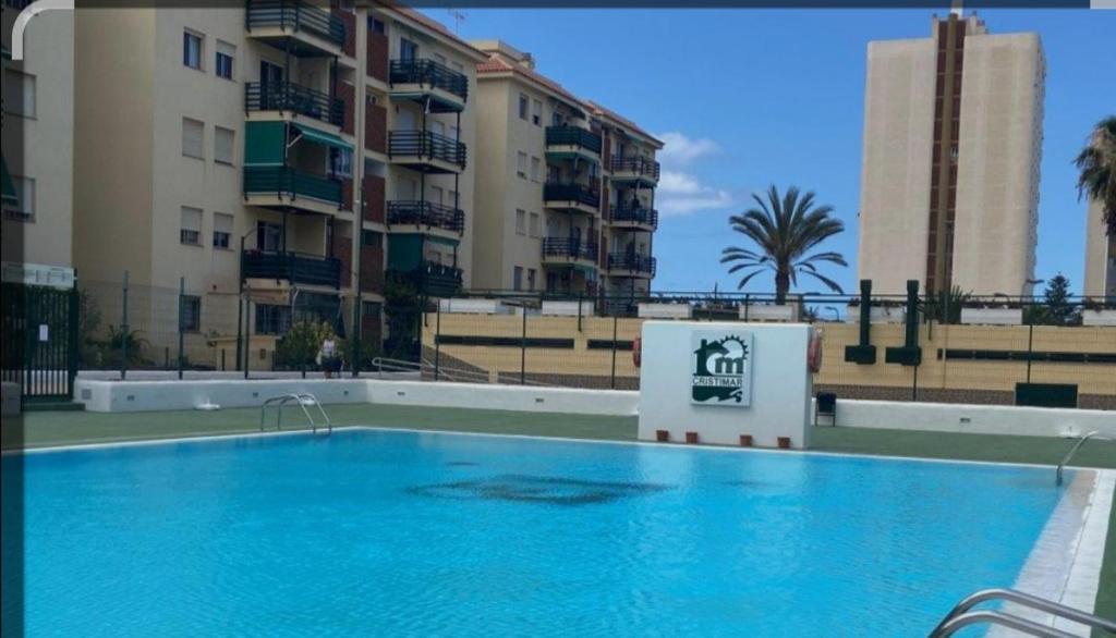 Sweet sun! 3 rooms, big pool! 3 baths