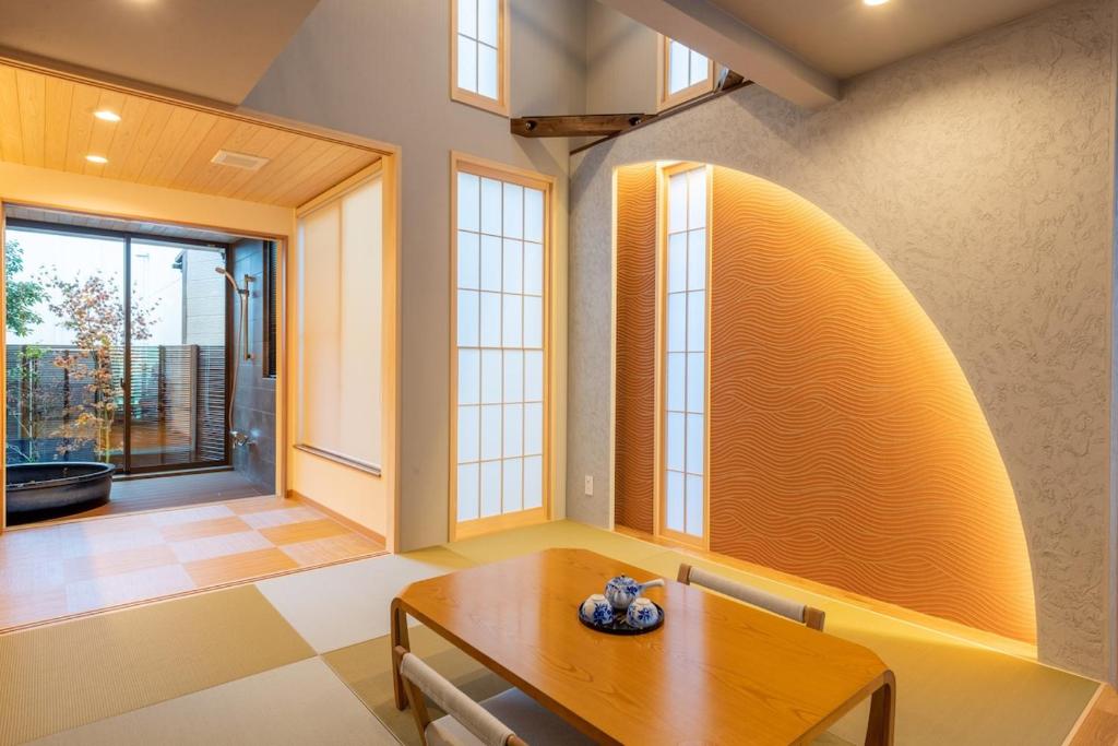 Fukuya Suzaku West machiya stay near Nijo castle