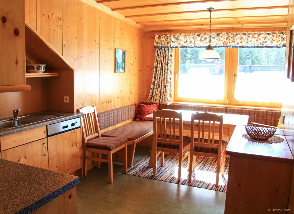 Kuchyňa alebo kuchynka v ubytovaní Apartment Bleisch