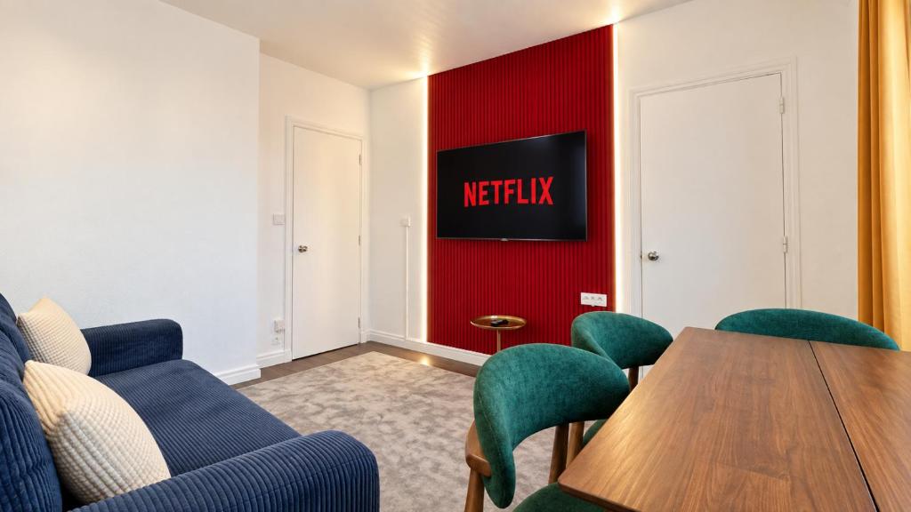 Le Marais 1 Bedroom Apartment with Balcony and Netflix