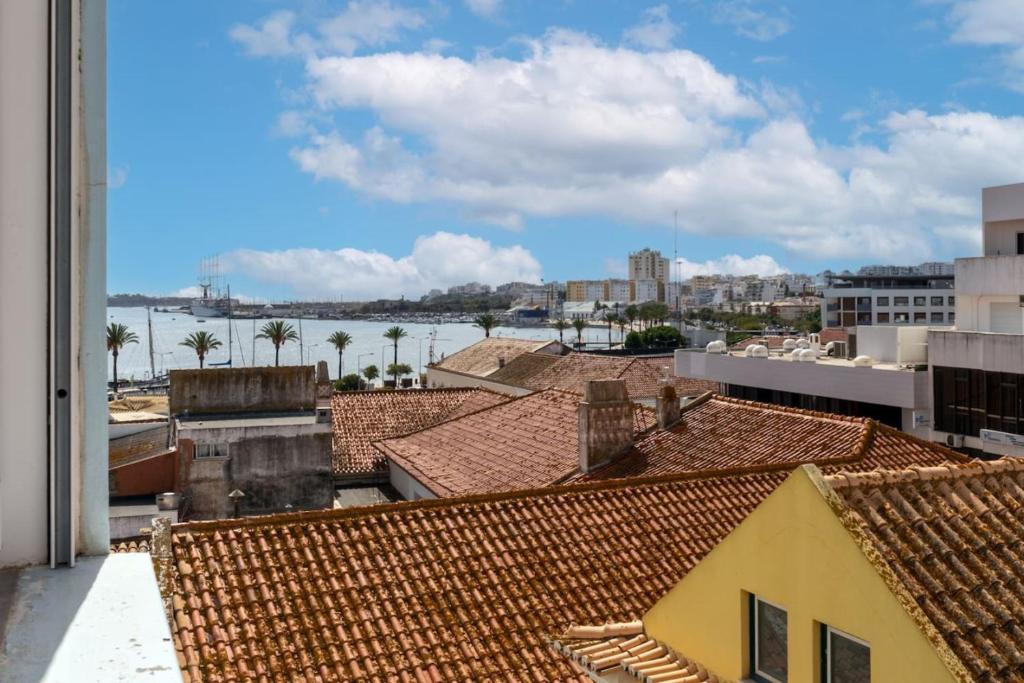 Downtown Portimão Apartment with River View and AC by Lisbeyond
