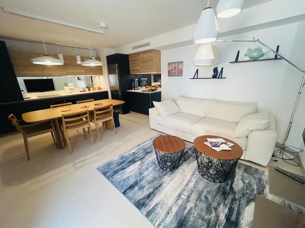 2-bedroom apartment pool parking private beach access