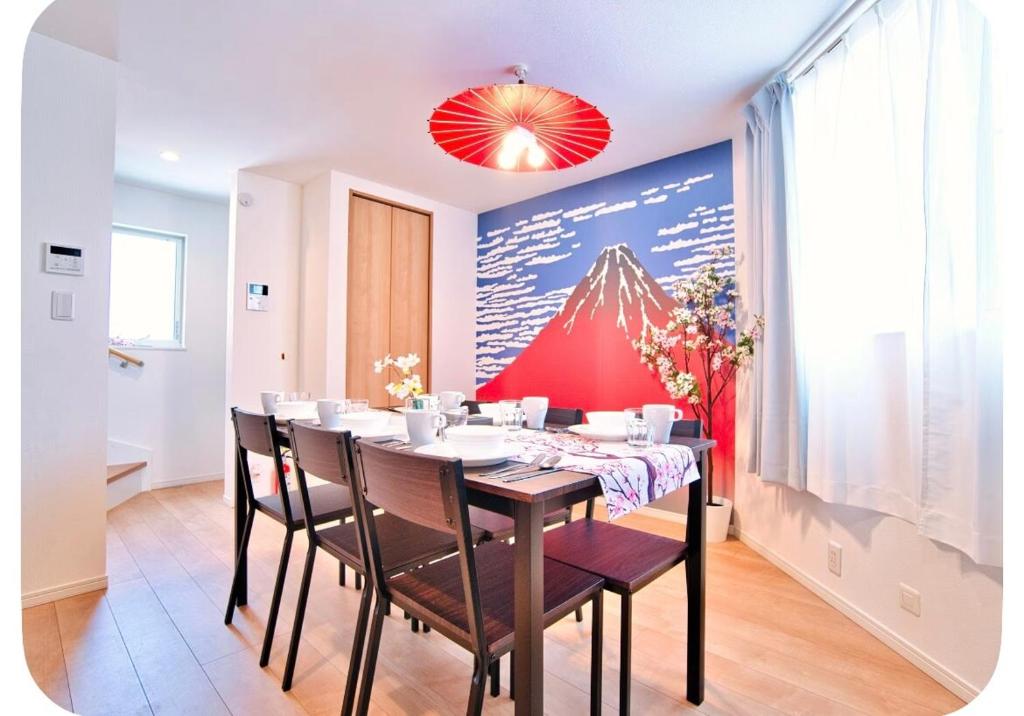 2-minute walk to the direct bus to Disney 4-minute taxi ride to Aoto Station Newly built, modern, private rental Large property for families