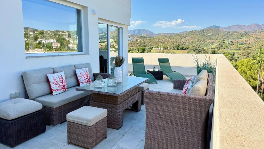 Penthouse Napoleon Panoramic View, by Sol Maestranza