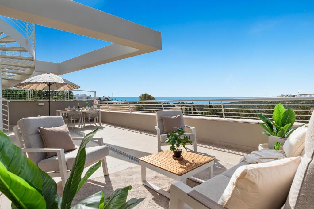Sunny Golf Horizon - Luxury Retreat in Estepona