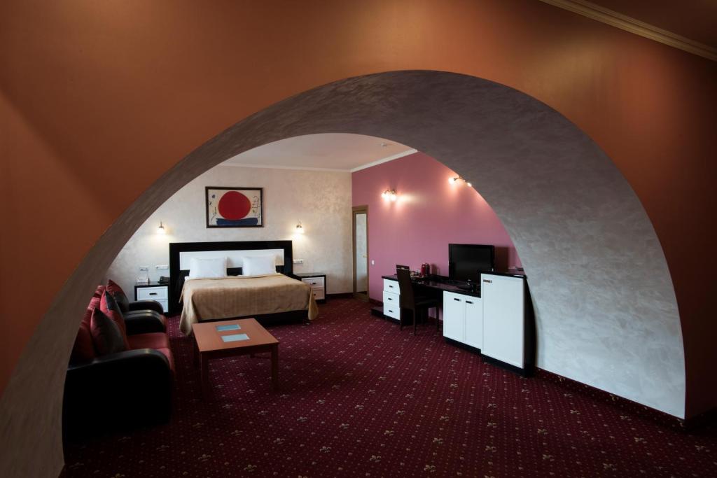 TV a/nebo společenská místnost v ubytování Erebuni Hotel Yerevan