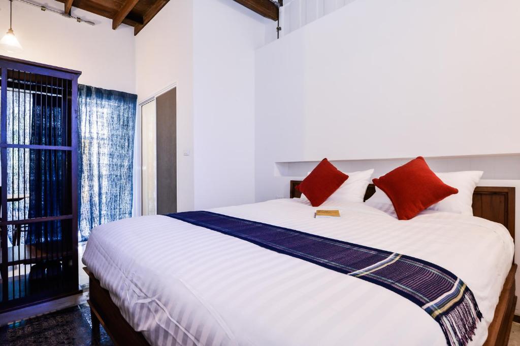 Neighbor Phuthon - 1