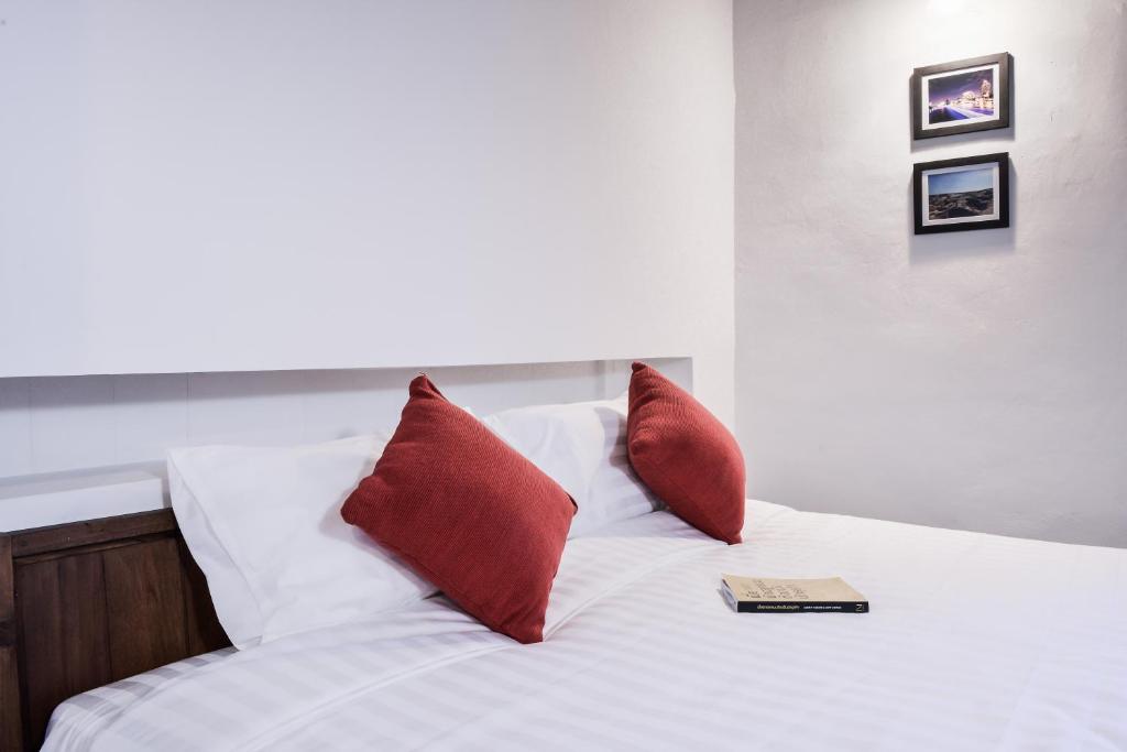 Neighbor Phuthon - 3