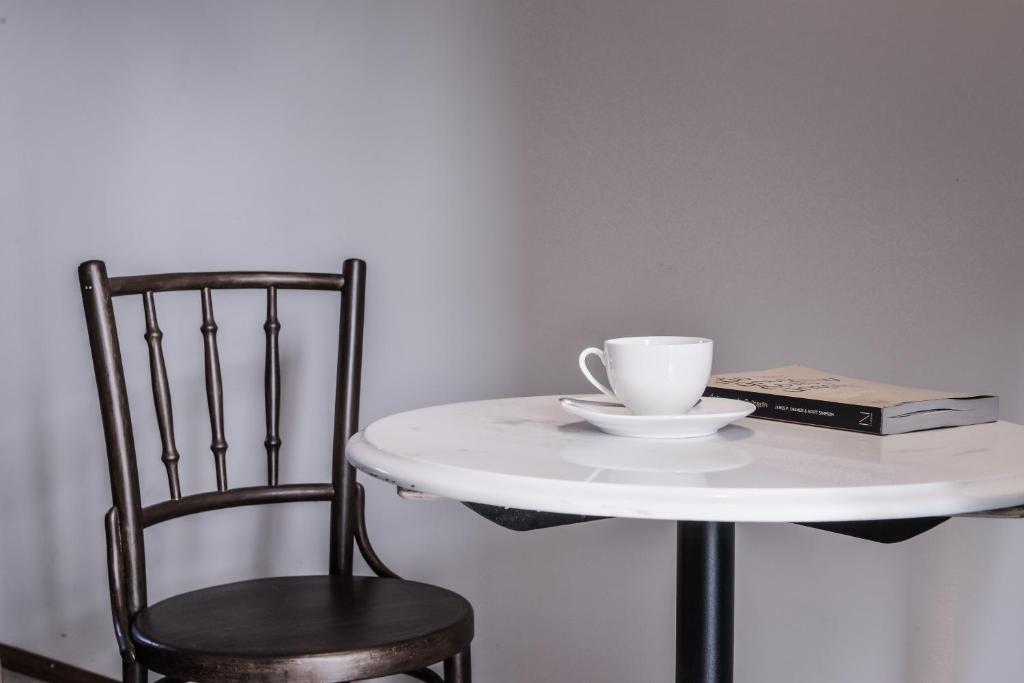 Neighbor Phuthon - 10