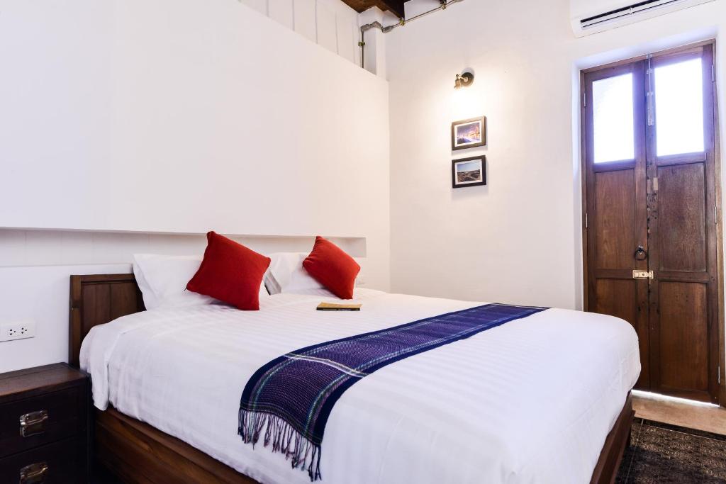 Neighbor Phuthon - 2