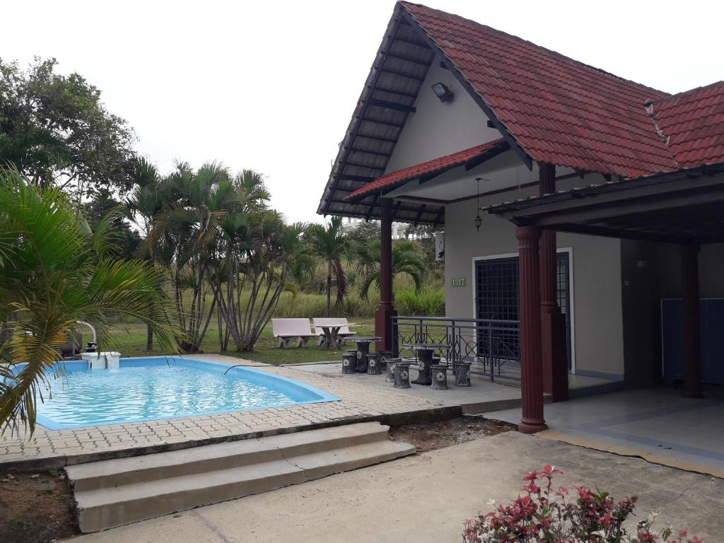 Holiday Villa Famosa - Three-Bedroom House
