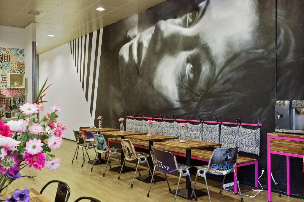 Restaurace v ubytování Hostelle - women only hostel Amsterdam
