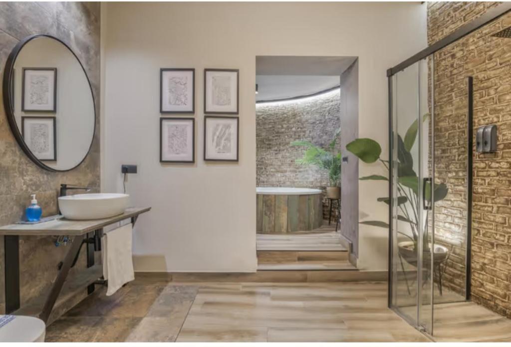 Alvarado Loft Rural - Jacuzzi privado en la habitación en Ubrique