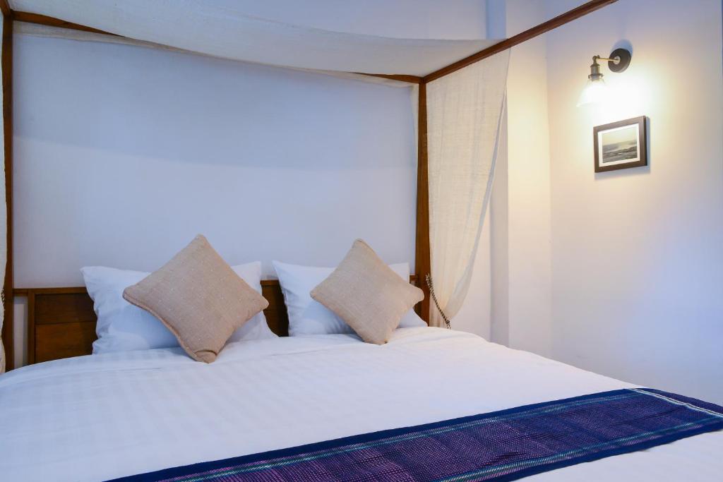 Neighbor Phuthon - 11