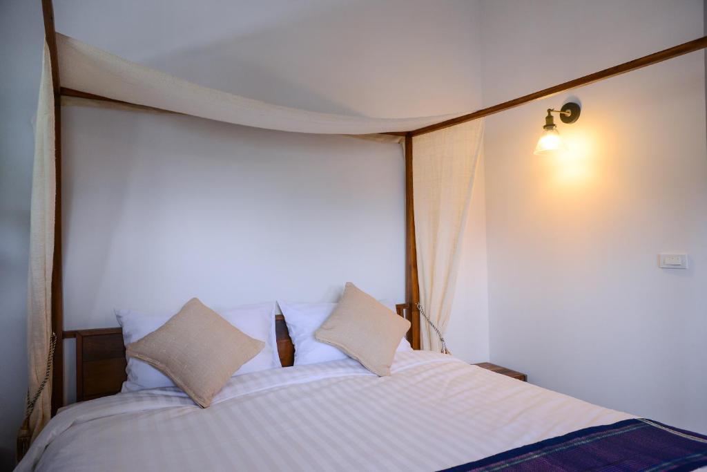 Neighbor Phuthon - 19