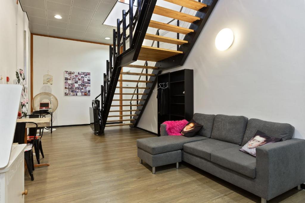 Posezení v ubytování Hostelle - women only hostel Amsterdam