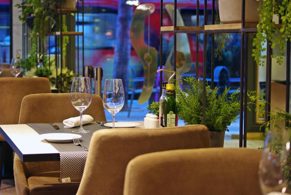 Catalonia Barcelona 505 - Resim 45