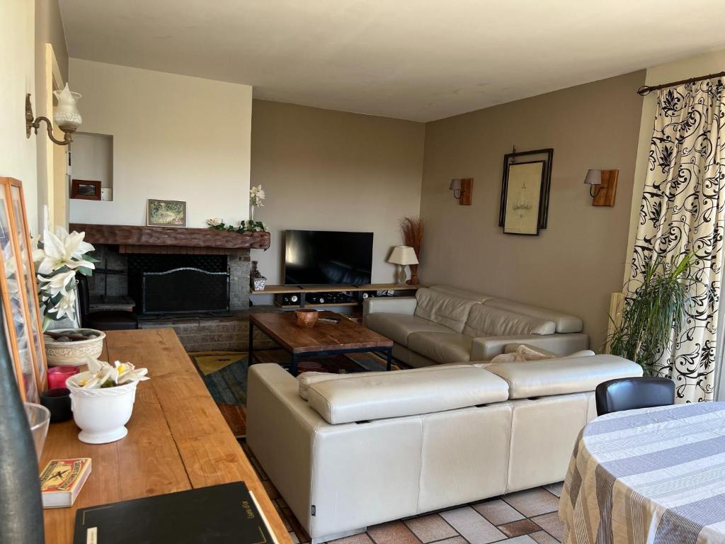 Apartment with panoramic view, swimming pool and spa