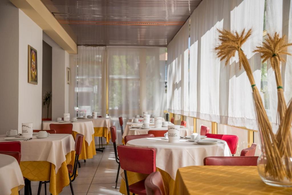 Restaurace v ubytování Hotel Meris