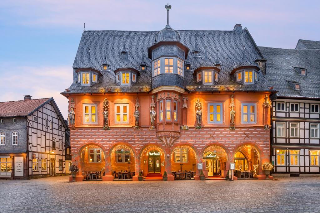a building with a clock on the front of it at Hotel Kaiserworth Goslar in Goslar