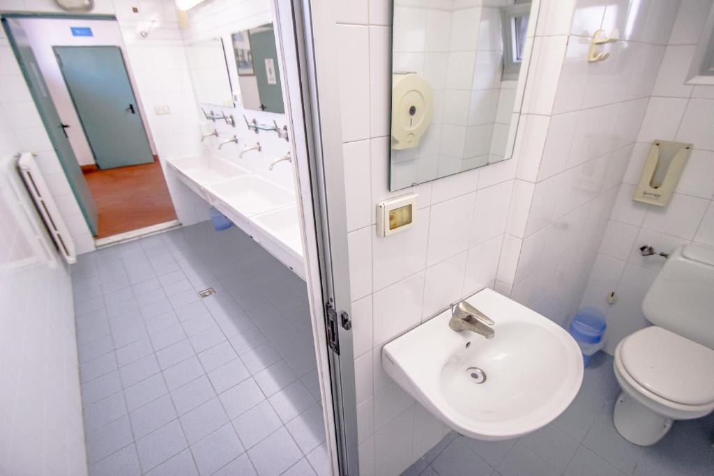 Koupelna v ubytování Hostel Santa Monaca