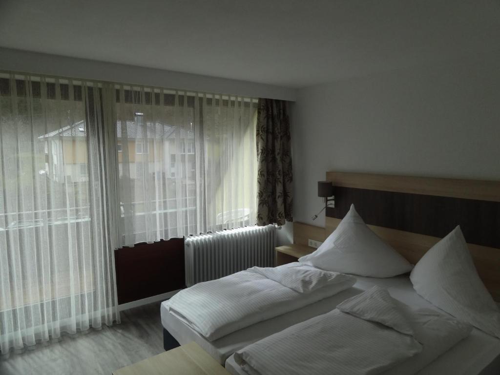 Postel nebo postele na pokoji v ubytování Hotel Wasserfall