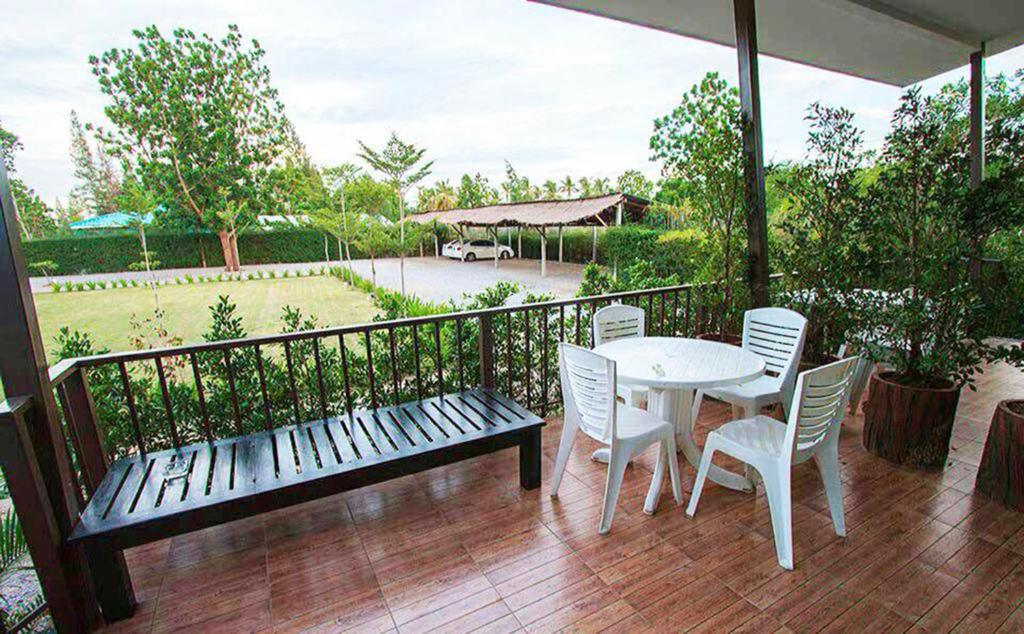 Balkón nebo terasa v ubytování Pranburi Cabana Resort