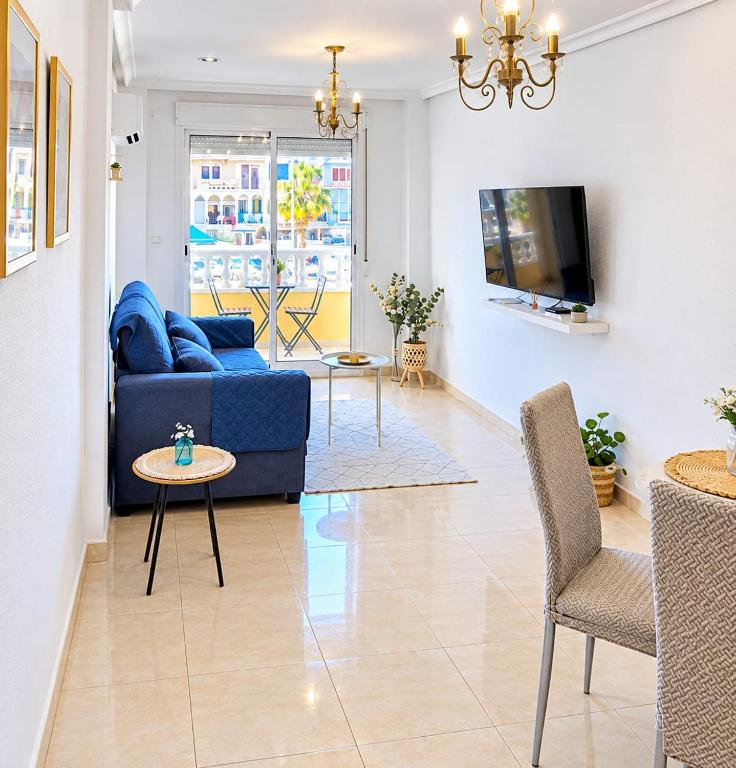 Apartment with balcony, Wifi, AC, 5 min walk to the beach