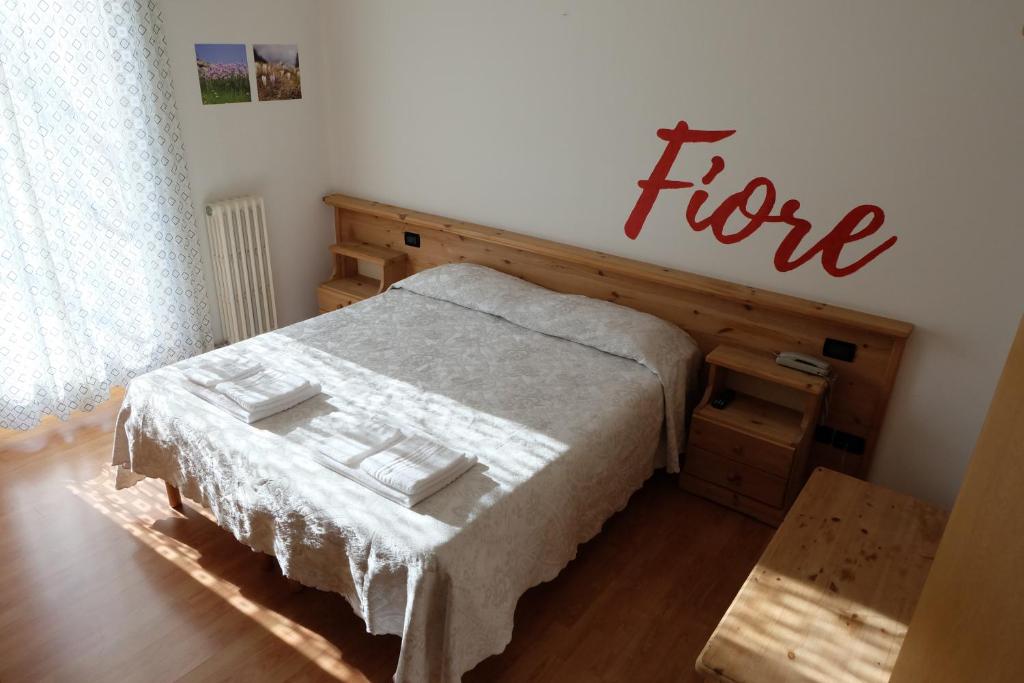 Postel nebo postele na pokoji v ubytování Santorsola Relax Hotel