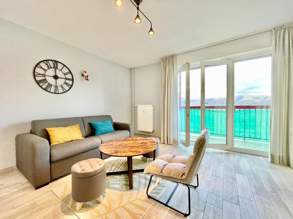 Spacious flat with private bike garage
