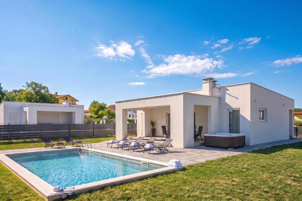 Villas with Private Pool and Jacuzzi
