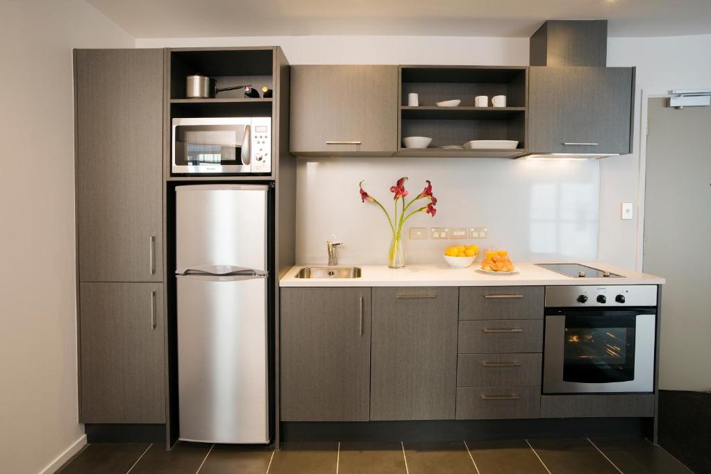 Kuchyň nebo kuchyňský kout v ubytování Barclay Suites