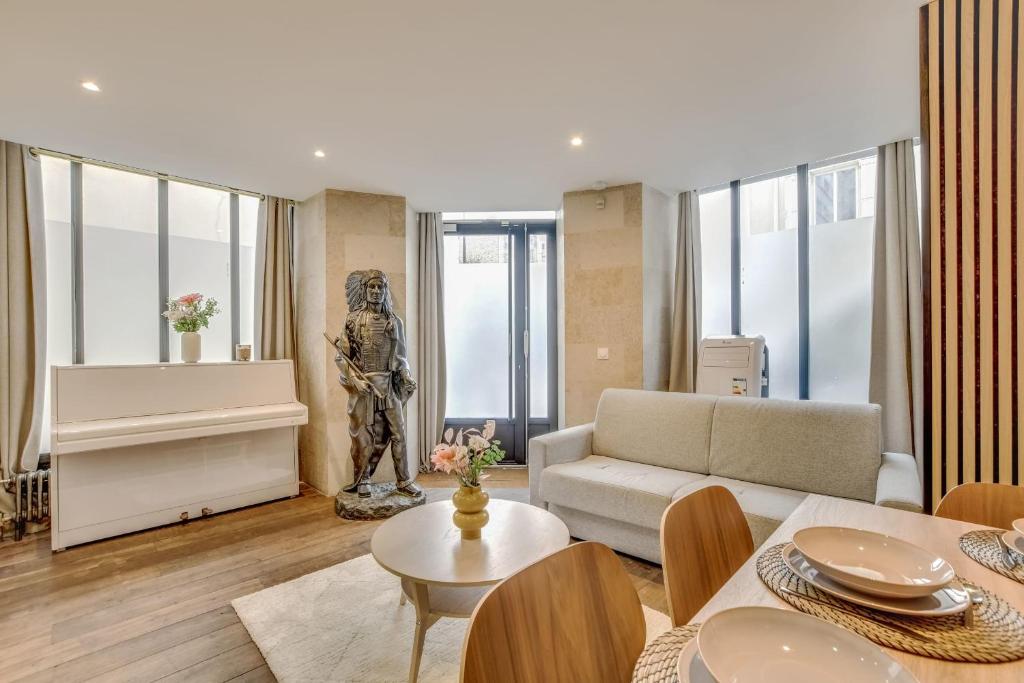 Charming 38 m apartment with a piano Paris 14th