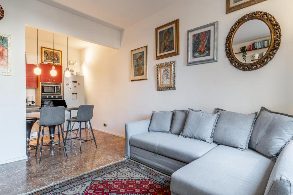 Cheerful Oltrarno