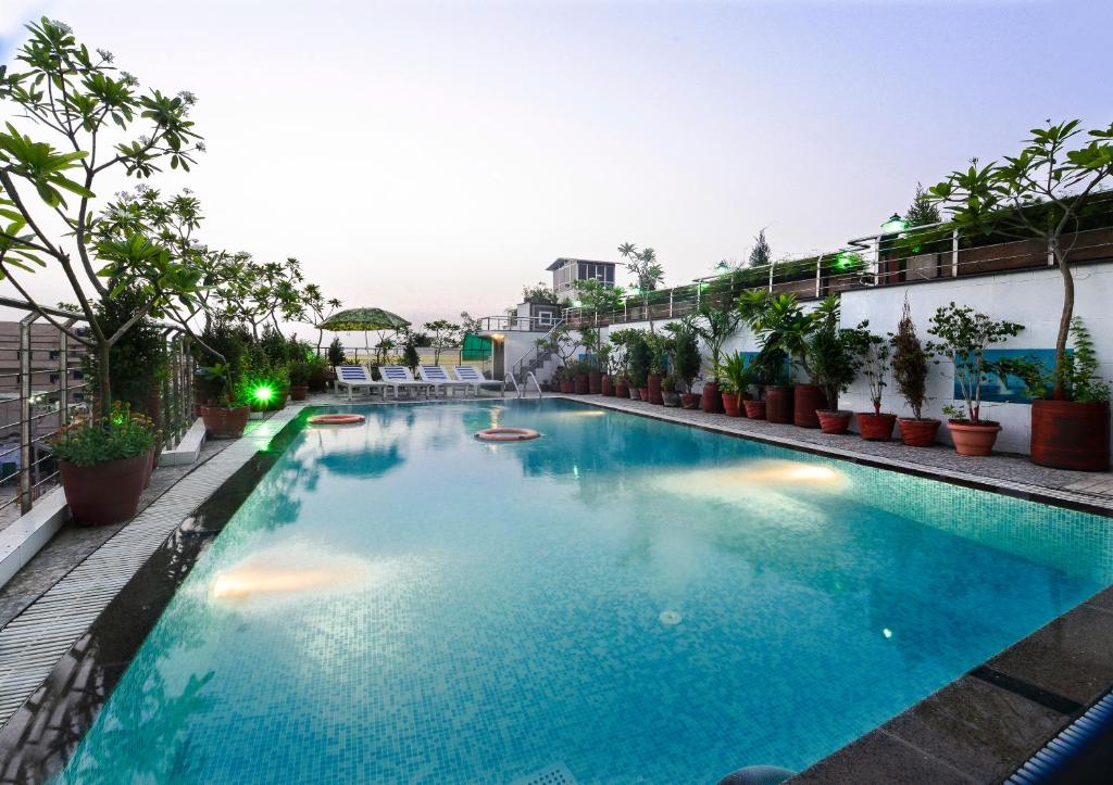 Het zwembad bij of vlak bij Hotel Taj Resorts