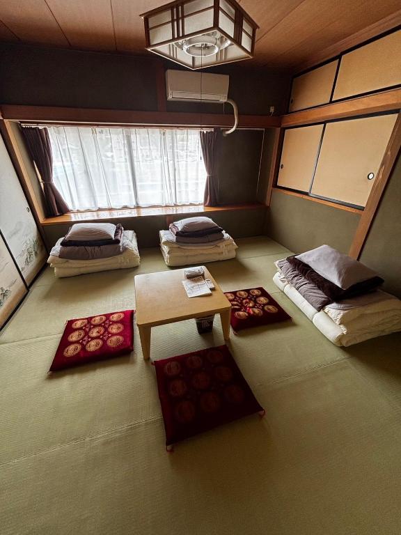 木の家ゲストハウス郡山本館 - Vierpersoonskamer