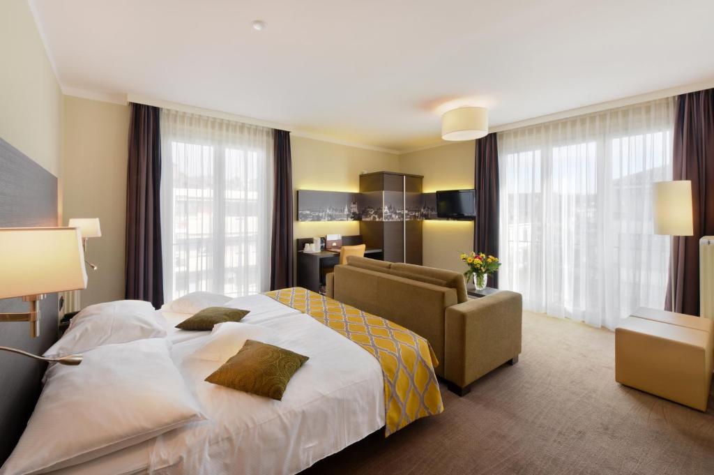 
Triple Room City Side
