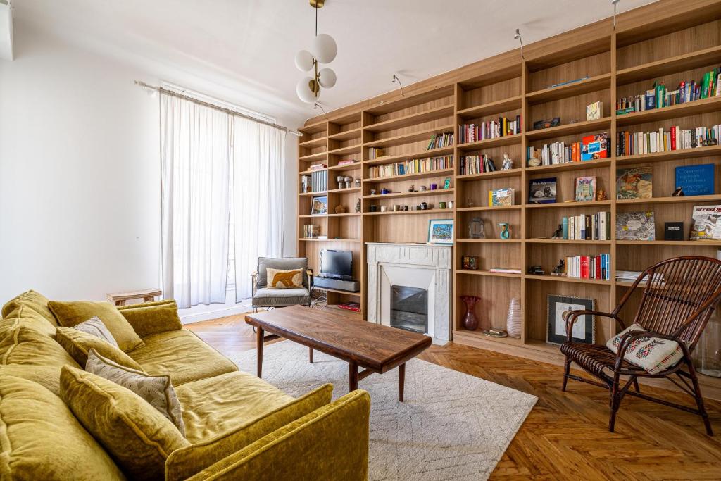 LE BOURGEOIS avec balcon, somptueux et lumineux, idéalement situé