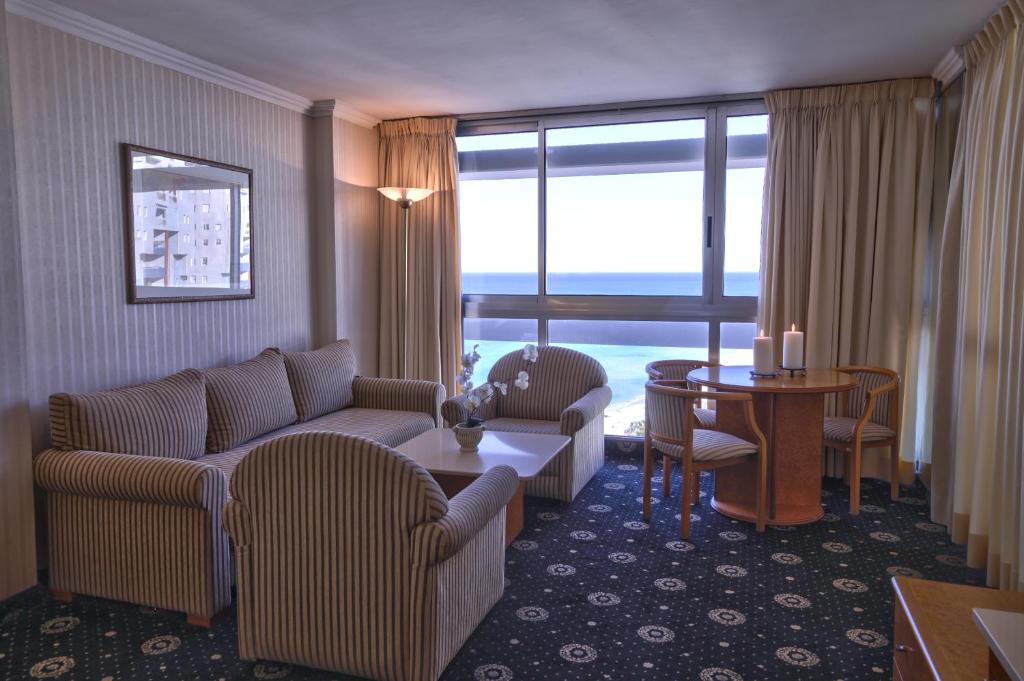 THE SEASONS HOTELS