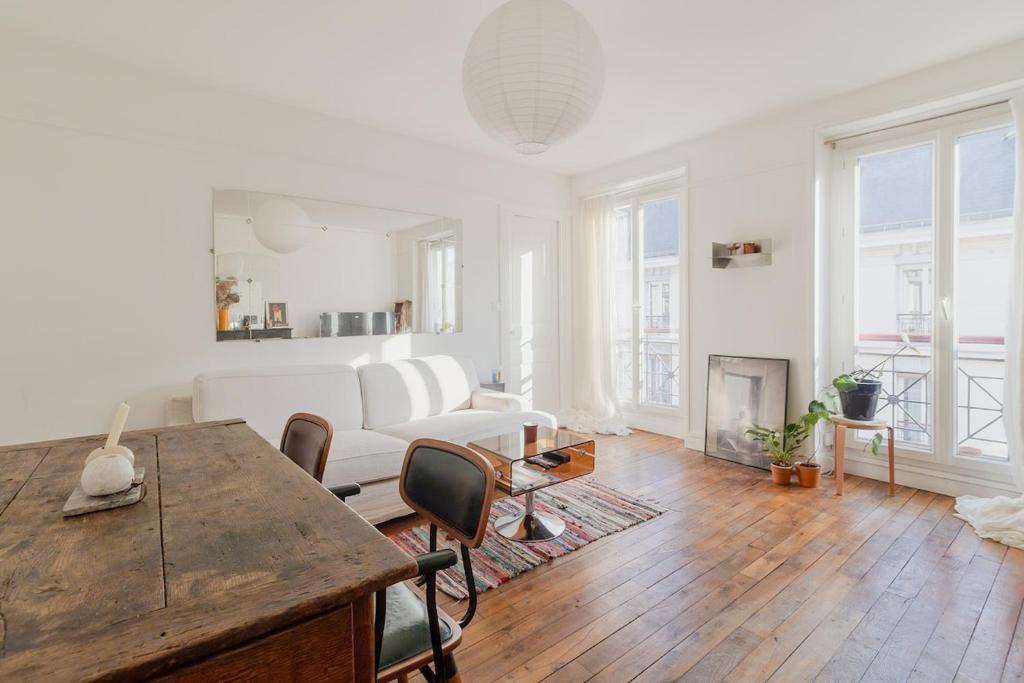 Large 50 m2 typically Parisian