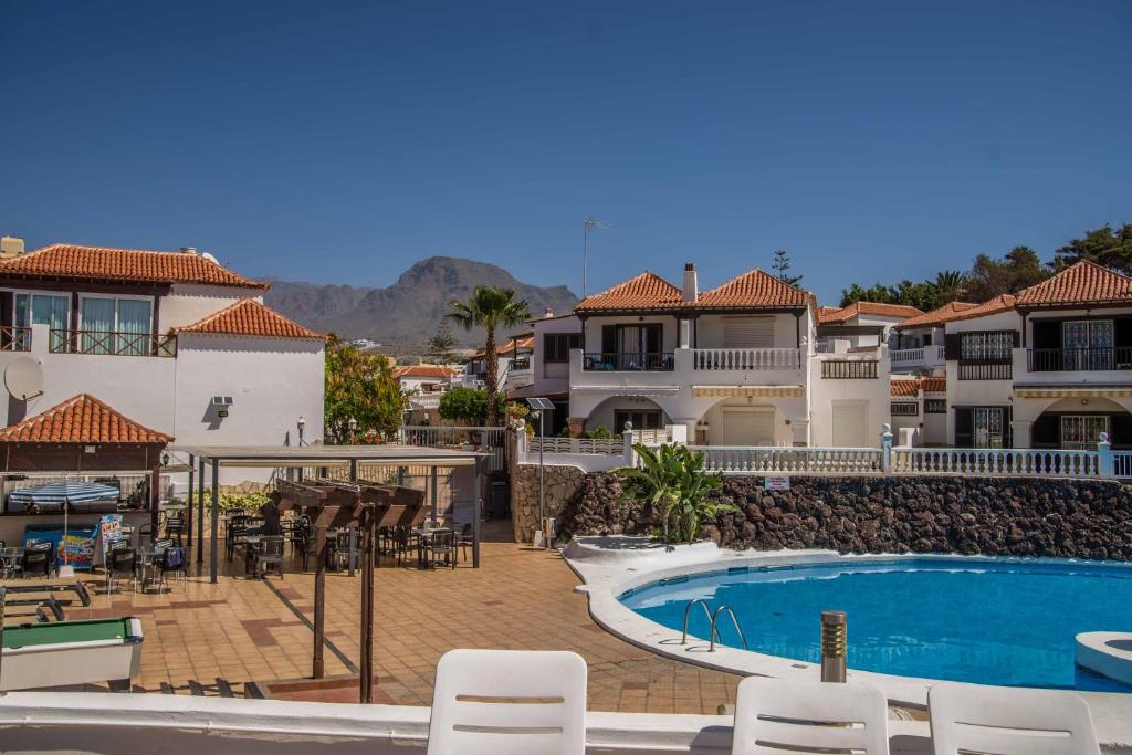 Bazén v ubytování Apartment Paraiso Royal nebo v jeho okolí