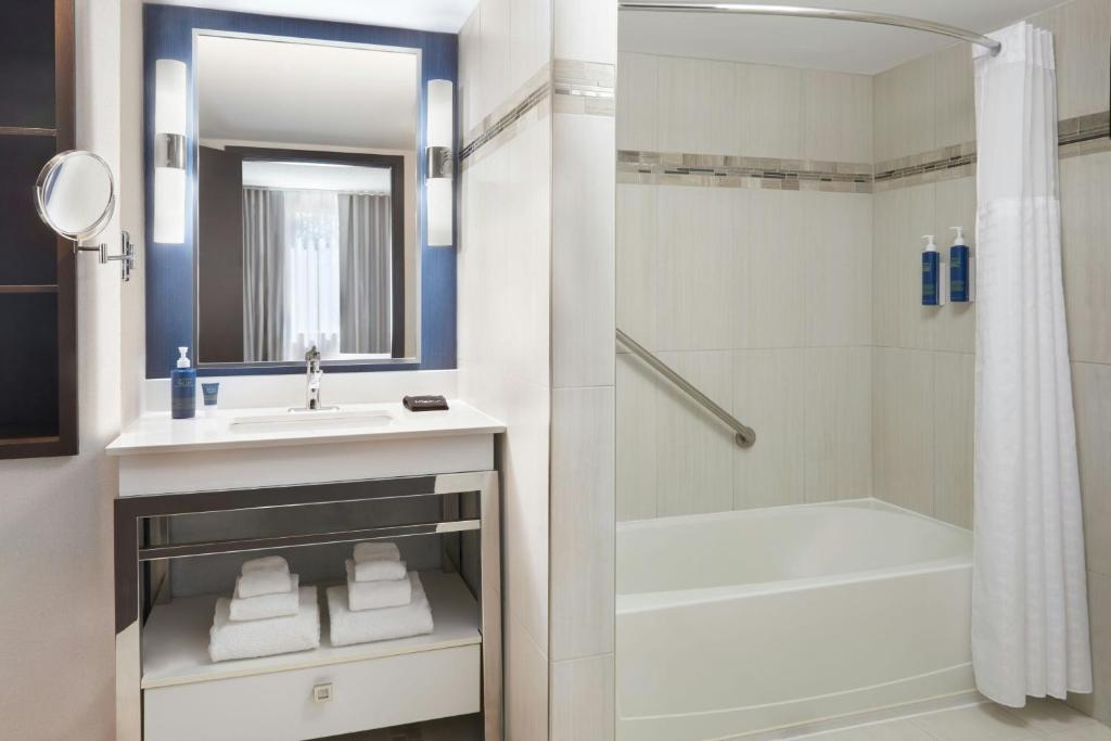 Four Points by Sheraton London - 