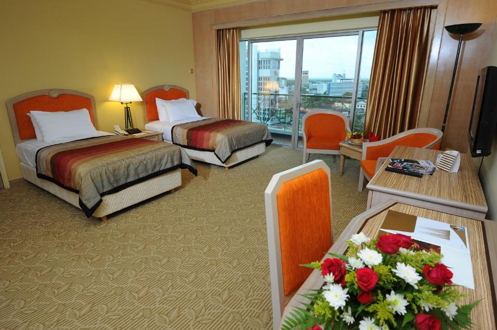 Postel nebo postele na pokoji v ubytování Grand Darul Makmur Hotel Kuantan