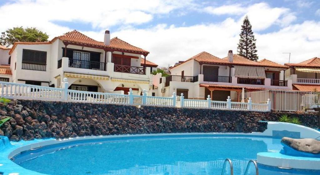 Bazén v ubytování Apartment Paraiso Royal nebo v jeho okolí