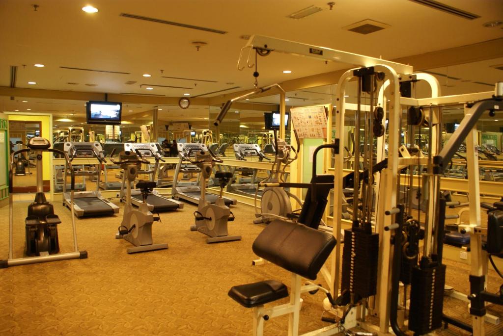 Fitness centrum a/nebo fitness zařízení v ubytování Grand Darul Makmur Hotel Kuantan